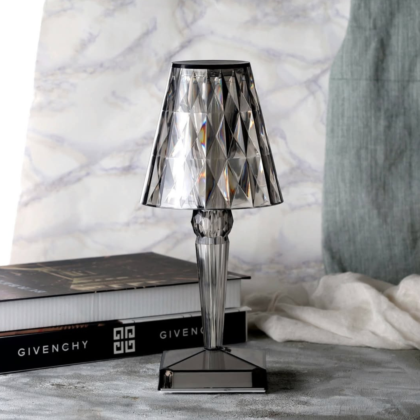 LumiFacet – Lampa Stołowa Fasetowana