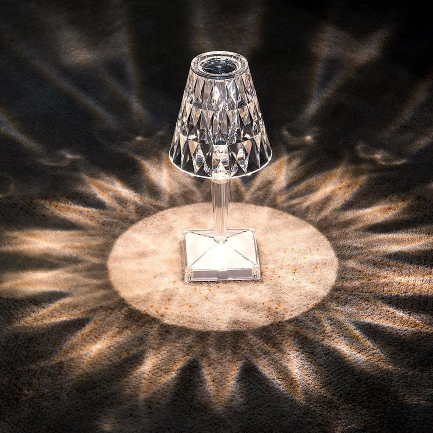 LumiFacet – Lampa Stołowa Fasetowana