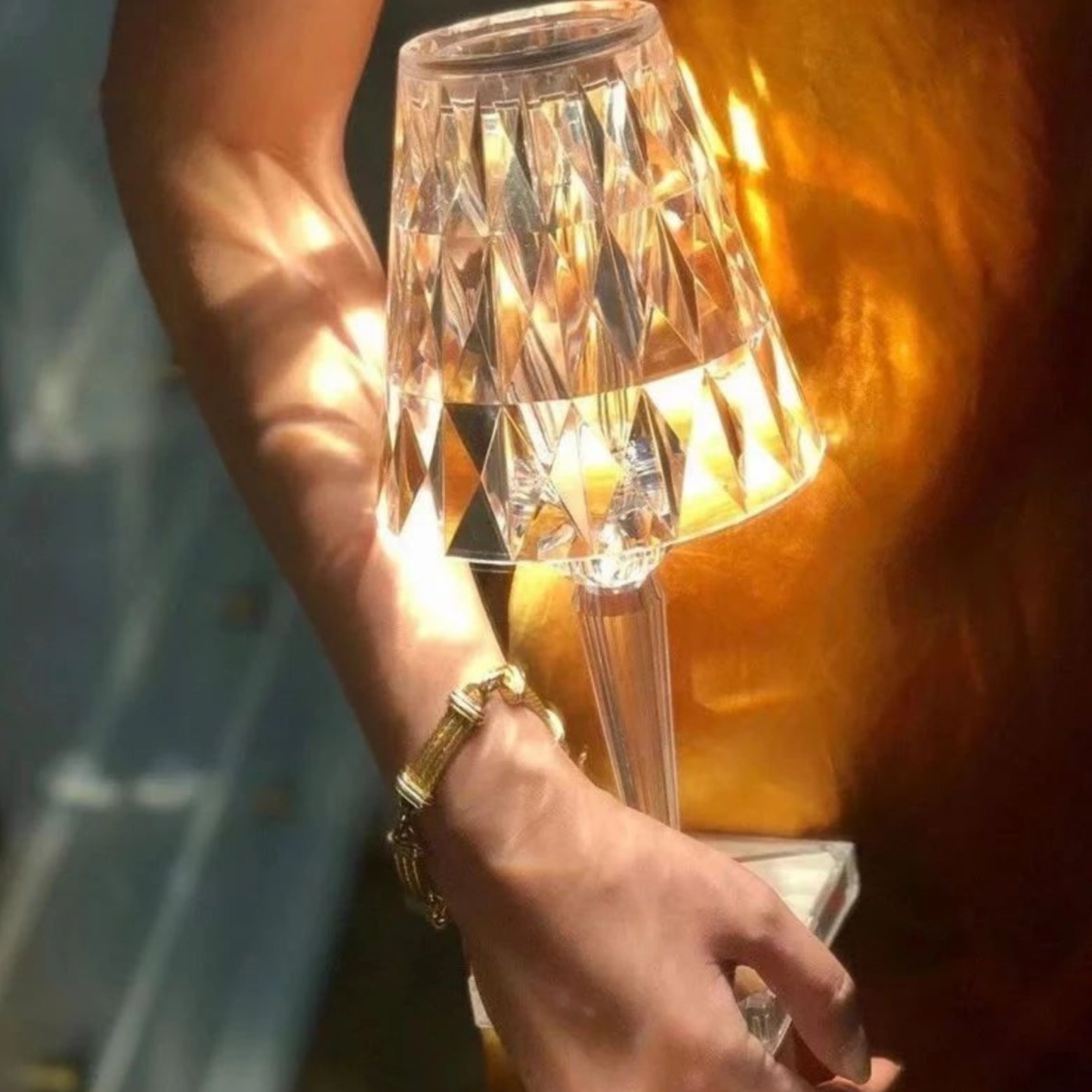 LumiFacet – Lampa Stołowa Fasetowana