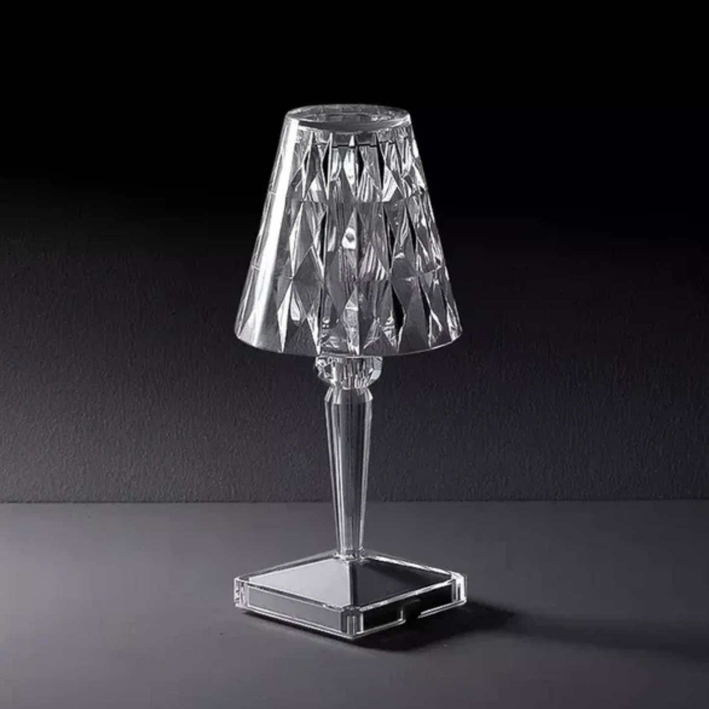 LumiFacet – Lampa Stołowa Fasetowana