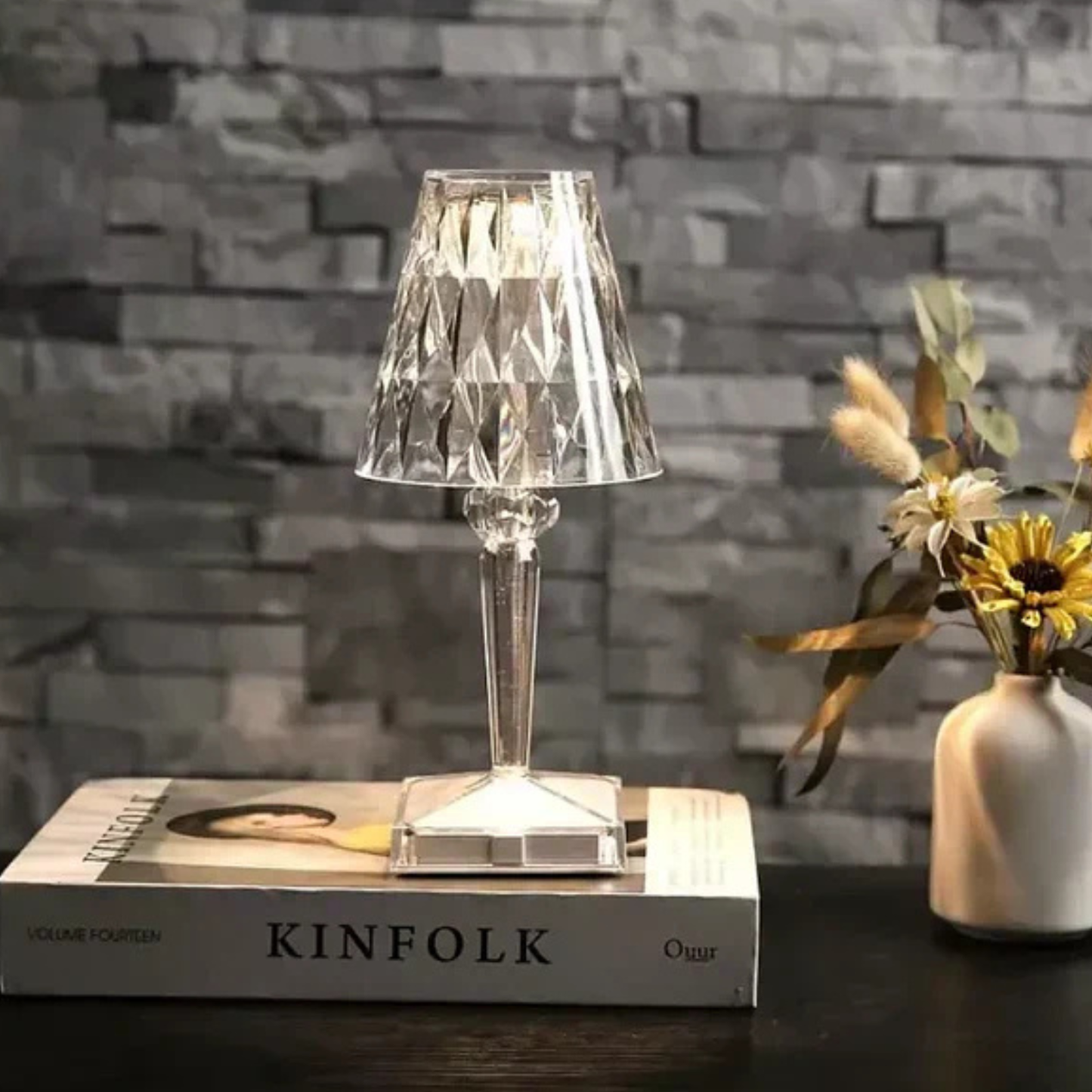 LumiFacet – Lampa Stołowa Fasetowana